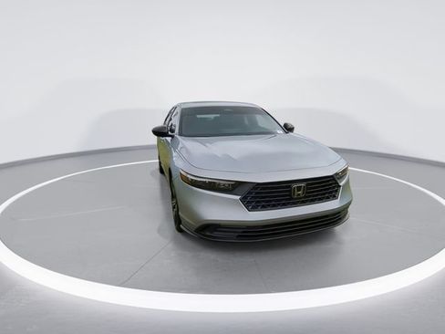Used 2025 Honda Accord Sport image 2