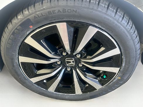 Used 2024 Honda Civic EX-L image 11