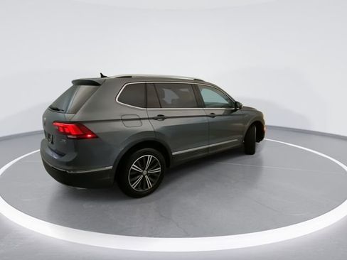 Used 2018 Volkswagen Tiguan SEL AWD/4WD image 6