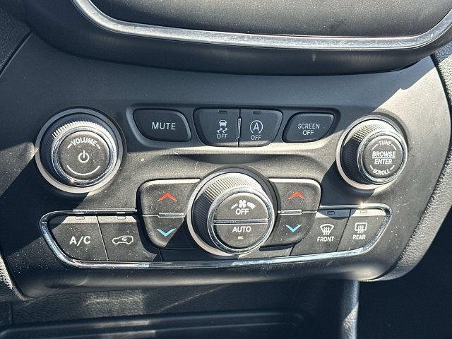 Used 2023 Jeep Cherokee Altitude Lux AWD/4WD image 26