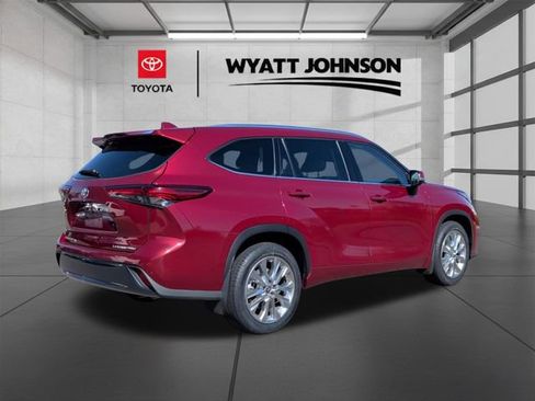 Used 2020 Toyota Highlander Limited AWD/4WD image 3