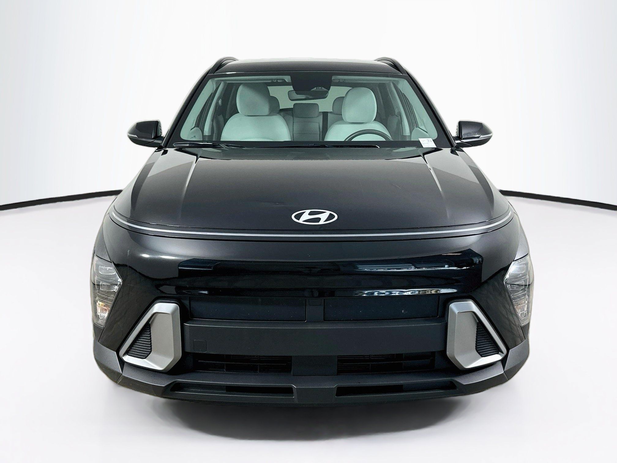 Used 2025 Hyundai Kona SEL FWD image 2