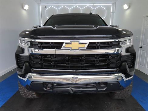 Used 2023 Chevrolet Silverado 1500 LT AWD/4WD image 3