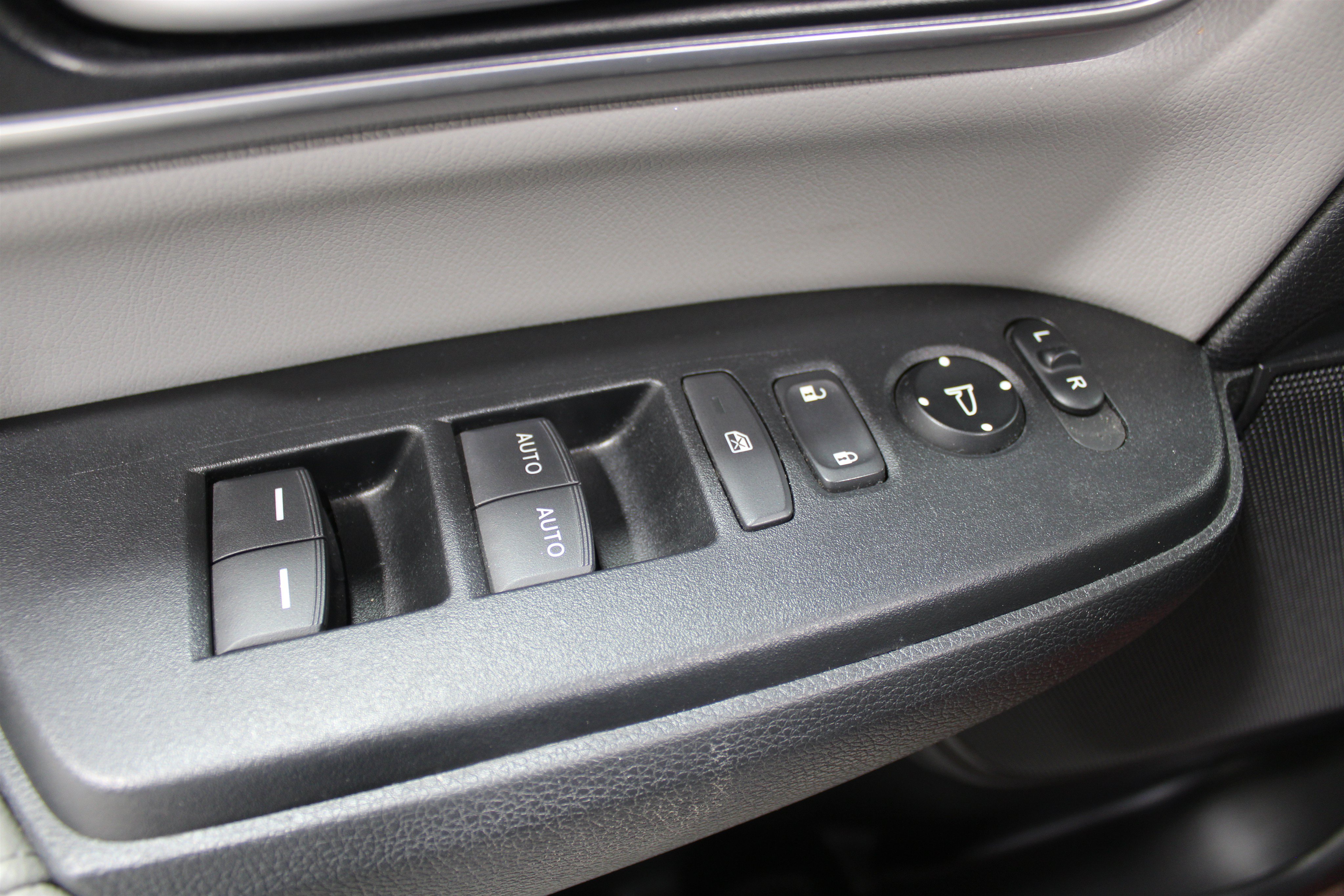 Used 2021 Honda CR-V EX-L image 16