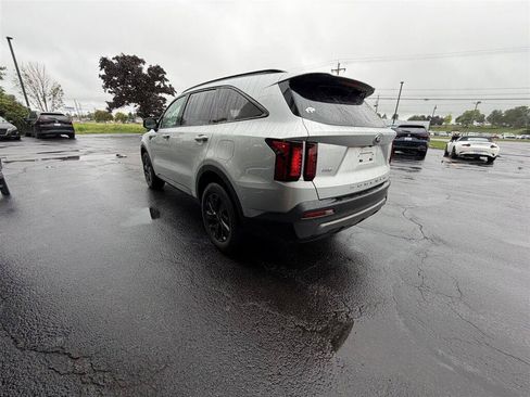 Used 2021 Kia Sorento S w/ Panoramic Sunroof Package AWD/4WD image 6