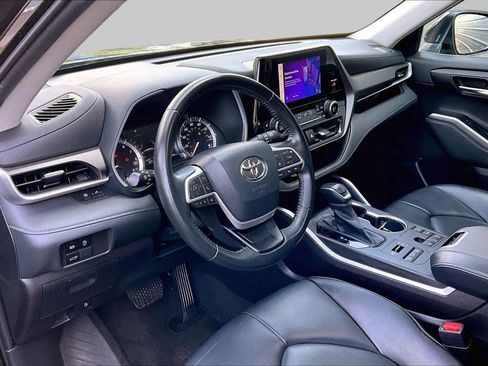 Used 2023 Toyota Highlander XLE AWD/4WD image 17