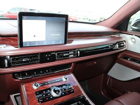 Used 2020 Lincoln Aviator Black Label w/ Class IV Trailer Tow Package AWD/4WD image 17