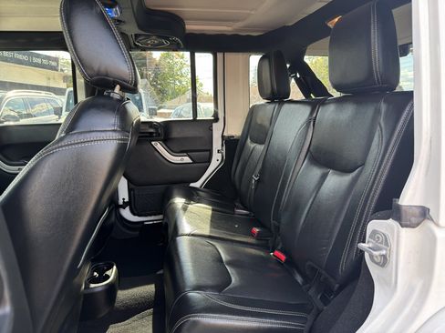 Used 2017 Jeep Wrangler Unlimited Rubicon w/ Dual Top Group AWD/4WD image 13