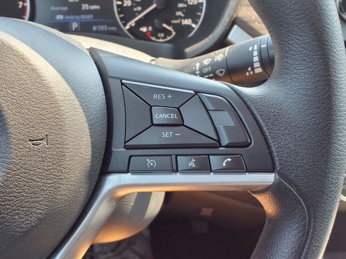 Used 2025 Nissan Altima 2.5 SV FWD image 16