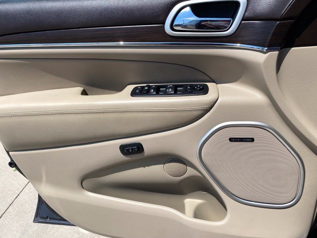 Used 2020 Jeep Grand Cherokee Overland w/ Interior Metal Package AWD/4WD image 13