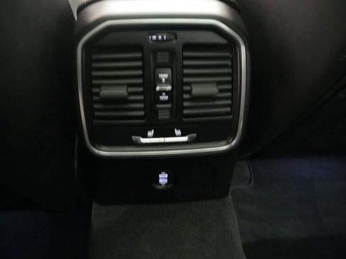 Certified 2023 Porsche Macan image 34