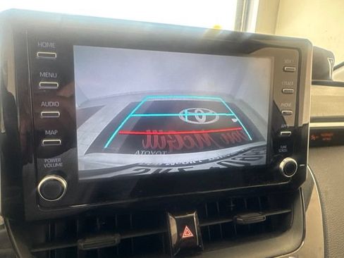 Used 2020 Toyota Corolla LE FWD image 19