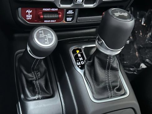 Used 2026 Jeep Wrangler Unlimited Rubicon AWD/4WD image 27