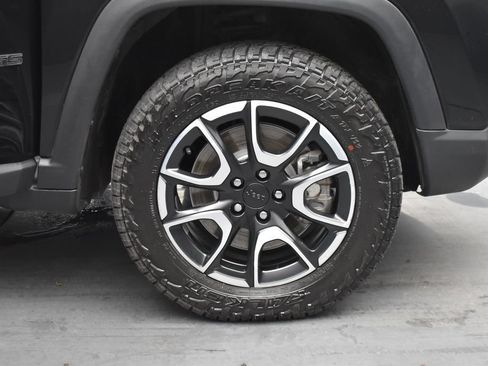 Used 2024 Jeep Compass Trailhawk AWD/4WD image 5