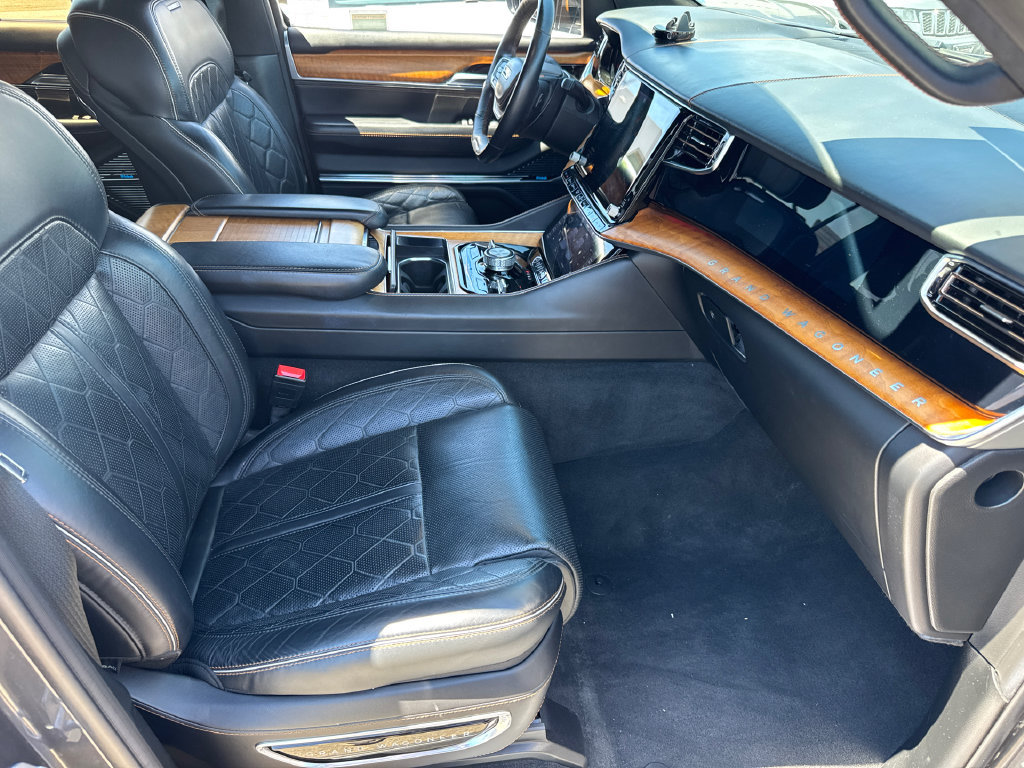 Used 2022 Jeep Grand Wagoneer Series III AWD/4WD image 16