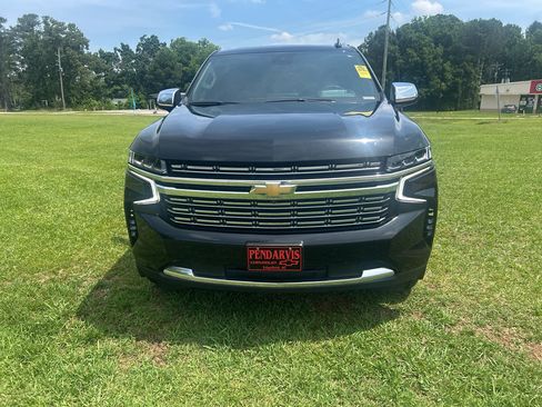Used 2023 Chevrolet Suburban Premier AWD/4WD image 3