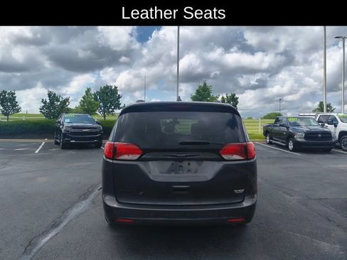 Used 2019 Chrysler Pacifica Touring-L Plus w/ S Appearance Package FWD image 4