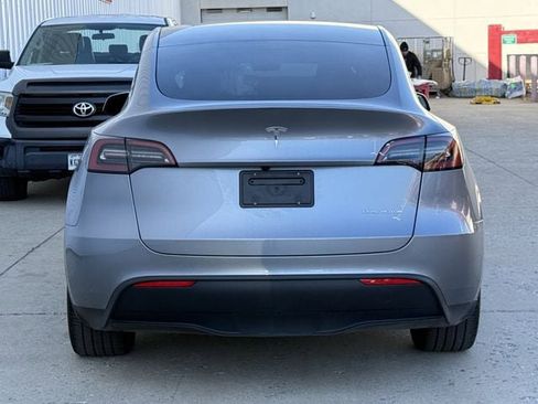 Used 2024 Tesla Model Y Long Range image 5