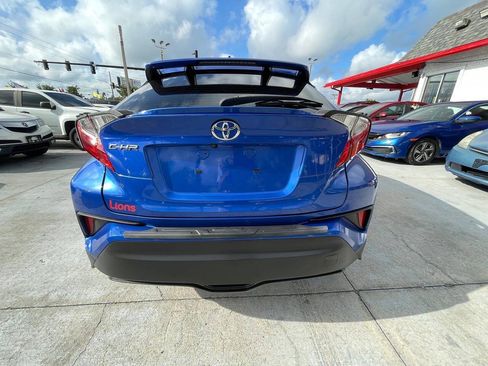 Used 2019 Toyota C-HR XLE FWD image 6