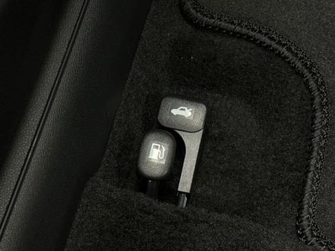 Used 2025 Hyundai Elantra Blue FWD image 17