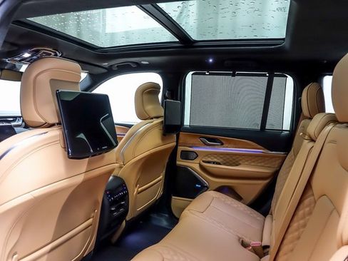 Used 2023 Jeep Grand Cherokee Summit image 12