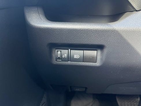 Used 2022 Toyota RAV4 LE FWD image 26