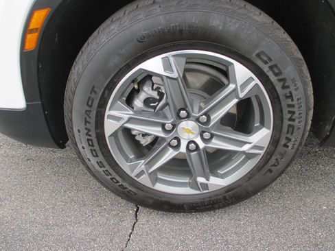 Used 2025 Chevrolet Blazer LT AWD/4WD image 9