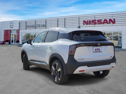 New 2026 Nissan Kicks SR image 8