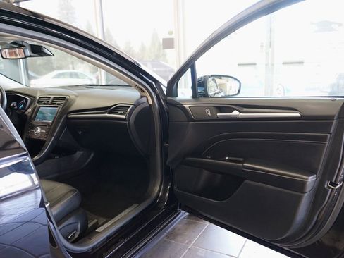 Used 2019 Ford Fusion Titanium image 41