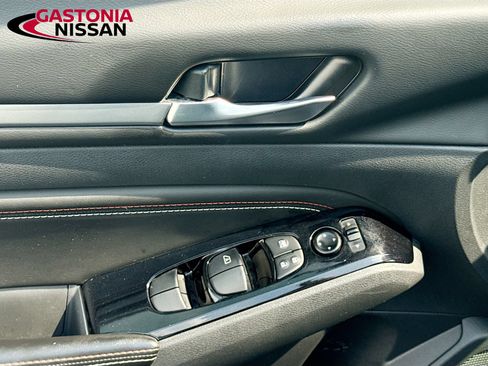 Used 2023 Nissan Altima 2.5 SR w/ SR Premium Package FWD image 23