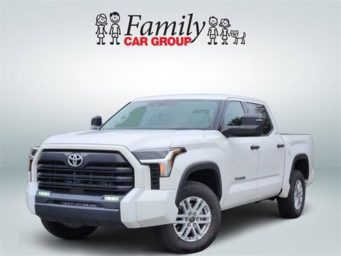 Used 2022 Toyota Tundra SR5 w/ SR5 Convenience Package image 1
