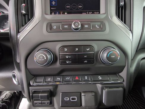 Used 2025 Chevrolet Silverado 2500 Custom w/ Custom Value Package AWD/4WD image 18