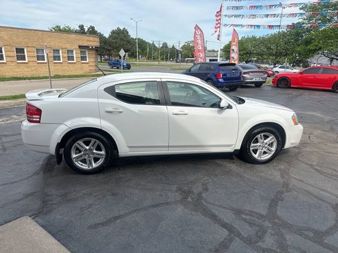 Used 2010 Dodge Avenger R/T FWD image 5
