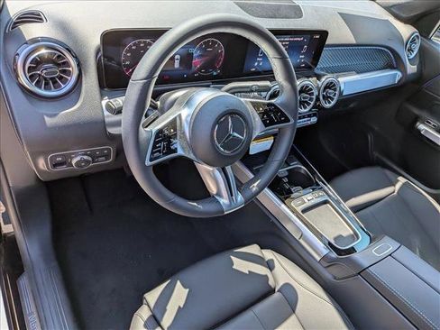 New 2025 Mercedes-Benz GLB 250 image 3