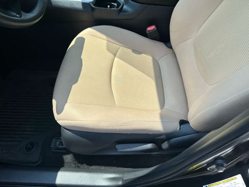 Used 2023 Toyota RAV4 LE AWD/4WD image 9