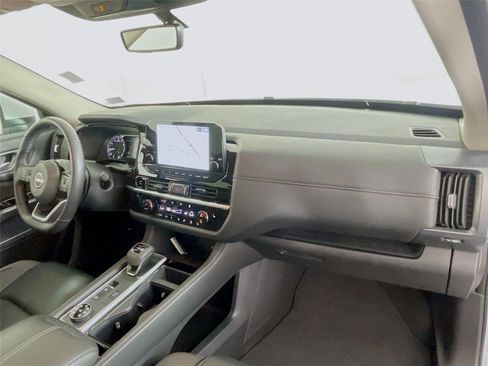 Used 2025 Nissan Pathfinder SL AWD/4WD image 33