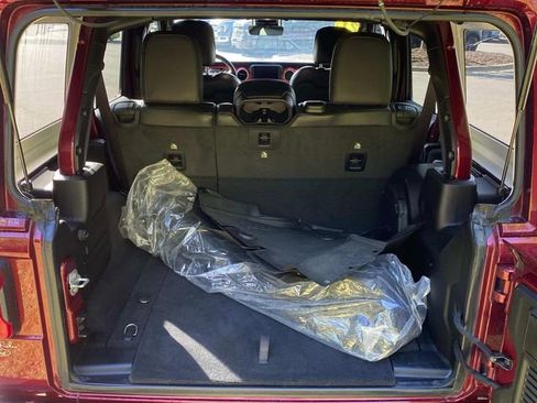 Used 2021 Jeep Wrangler Unlimited Rubicon AWD/4WD image 31