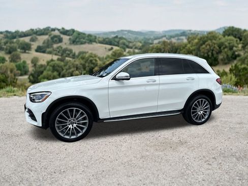 Used 2021 Mercedes-Benz GLC 300 4MATIC image 4