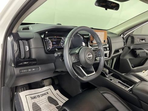 Used 2022 Nissan Pathfinder SV w/ SV Premium Package FWD image 21