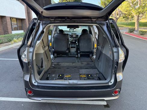 Used 2013 Toyota Sienna SE w/ Premium Pkg w/Entune FWD image 23
