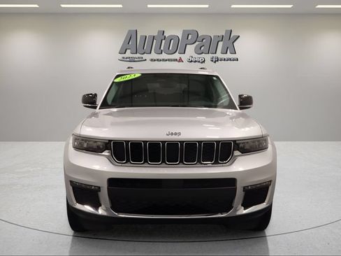 Used 2023 Jeep Grand Cherokee L Limited AWD/4WD image 2