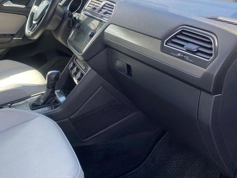 Used 2020 Volkswagen Tiguan SE w/ Panoramic Sunroof Package FWD image 27