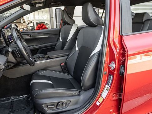 Used 2025 Toyota Camry SE w/ Convenience Package image 13