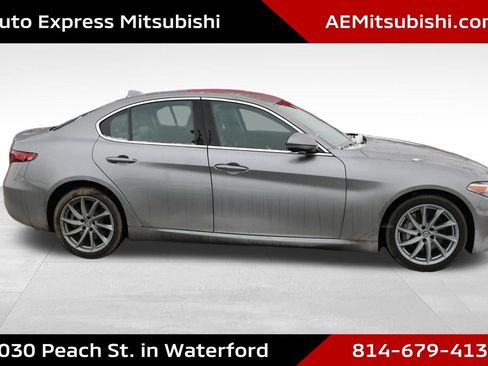 Used 2017 Alfa Romeo Giulia AWD image 2