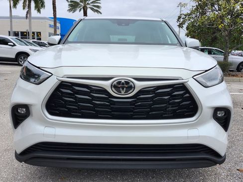 Used 2023 Toyota Highlander L image 2