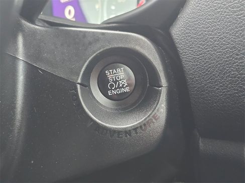 Used 2016 Jeep Renegade 75th Anniversary image 39