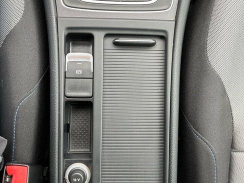Used 2016 Volkswagen e-Golf SE w/ DC Fast Charging Package FWD image 14