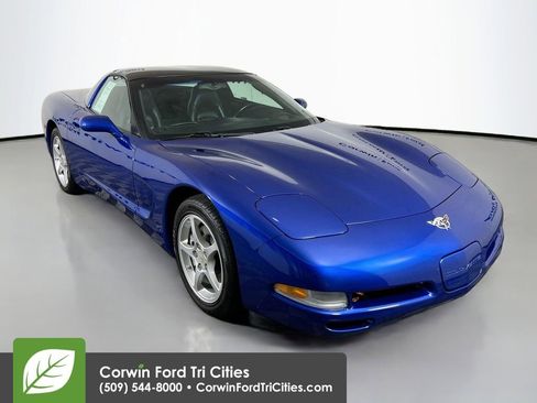 Used 2003 Chevrolet Corvette Coupe w/ Preferred Equipment Group RWD image 1