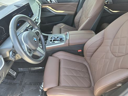 Used 2024 BMW X5 xDrive40i w/ M Sport Package image 11