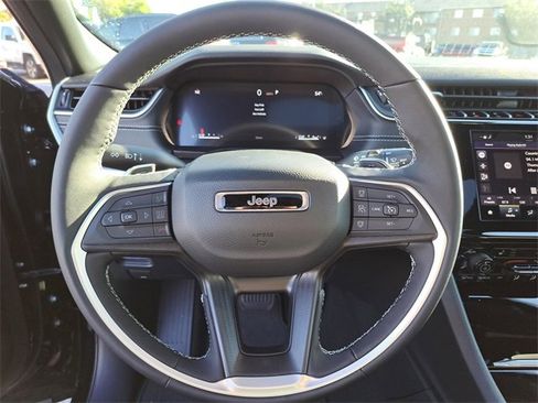 New 2025 Jeep Grand Cherokee L Altitude image 19